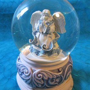 2003 Lenore Sarah's Angels Musical Globe Plays "Amazing Grace" #82074 - VGC